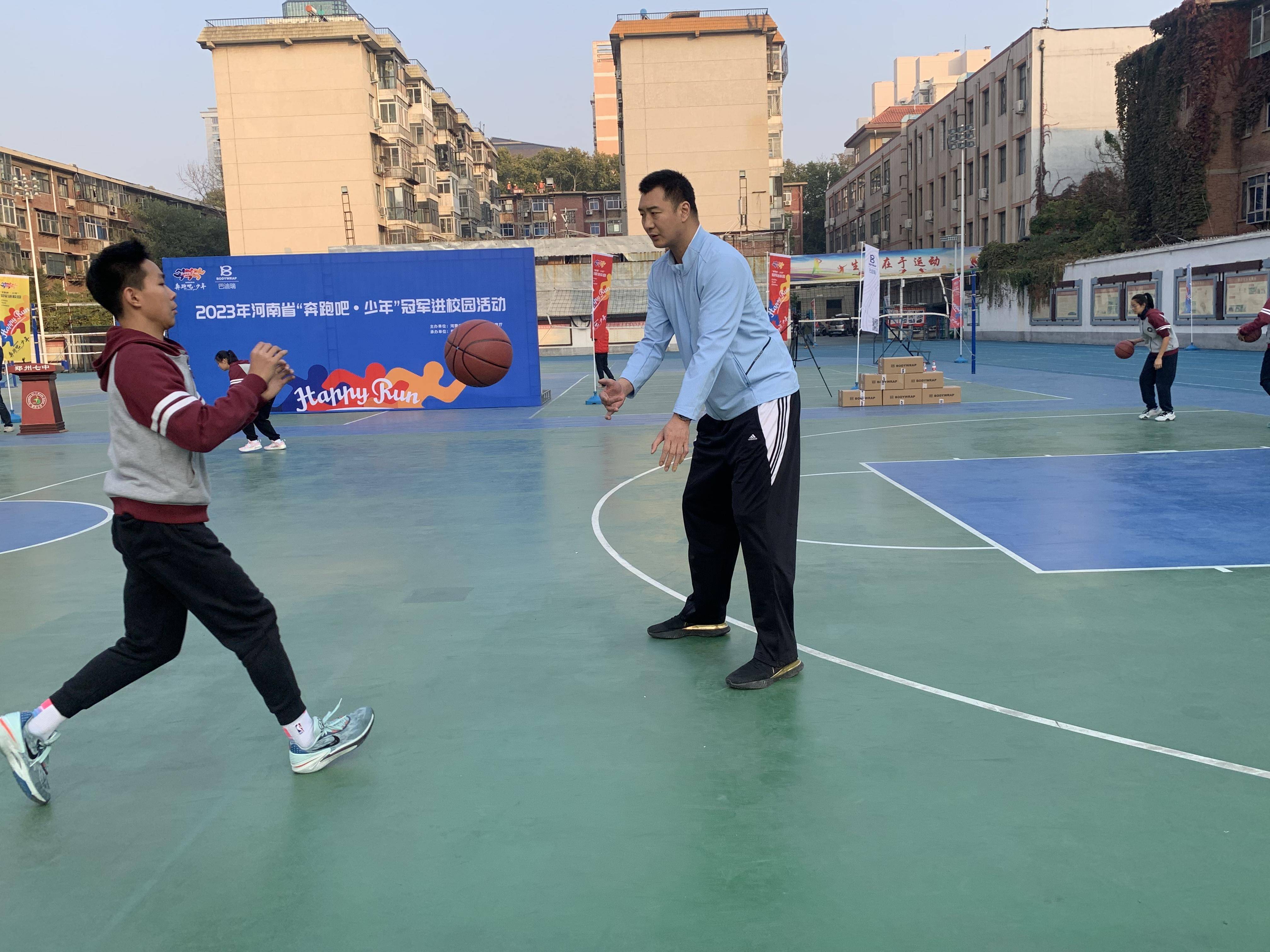 1xBit体育直播-包含篮球职业培训十大名师授课，学员积极讨论球技经验的词条